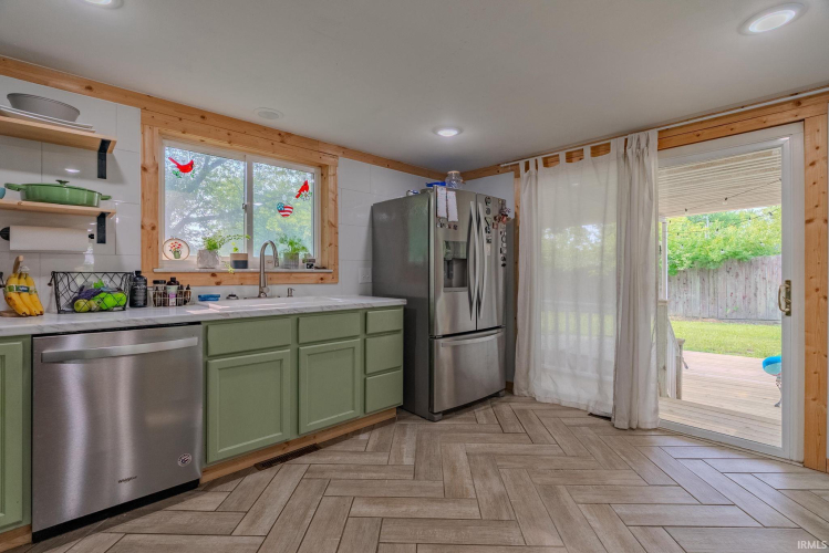 Listing Image 12
