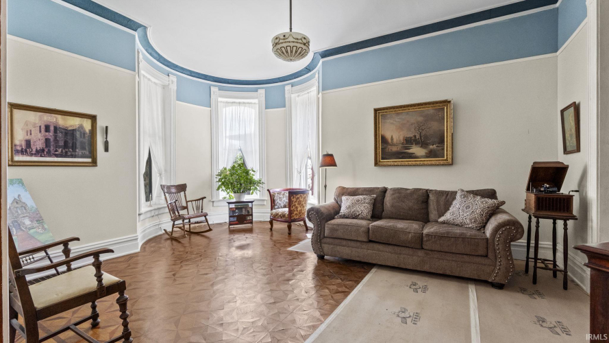 Listing Image 12