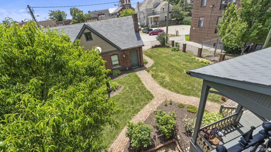 Listing Image 8