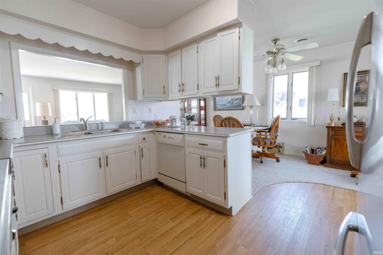 Listing Image 12