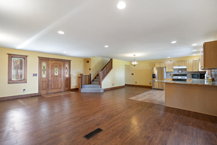 Listing Image 5