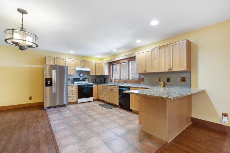 Listing Image 10