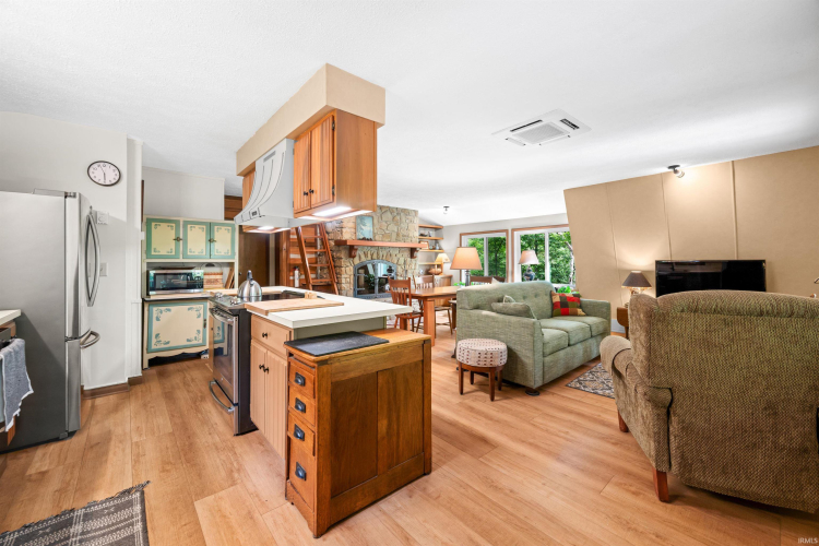 Listing Image 7