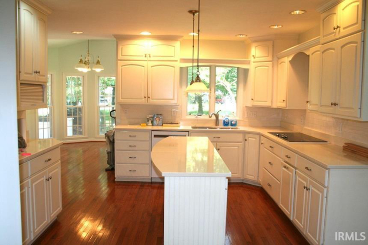 Listing Image 8