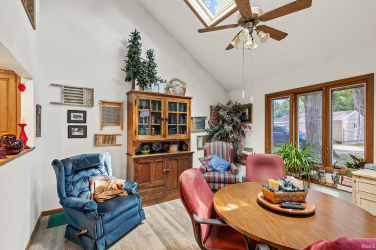Listing Image 19