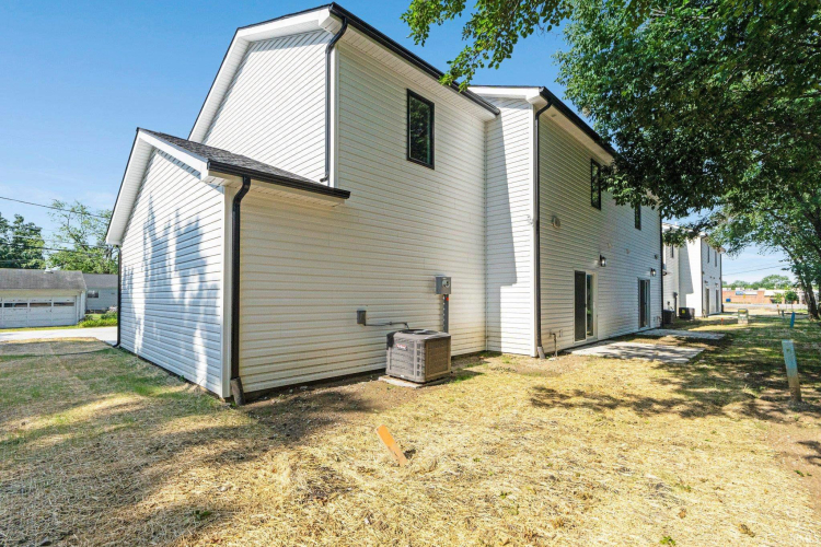 Listing Image 17