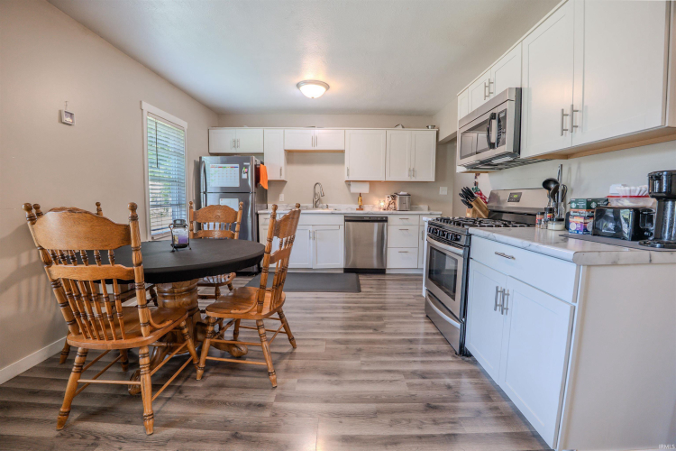 Listing Image 10