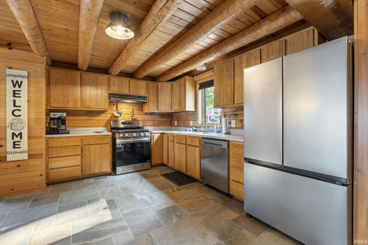 Listing Image 4
