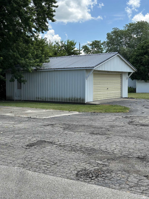 Listing Image 6