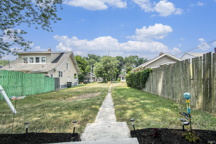 Listing Image 17