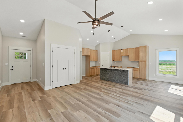Listing Image 8
