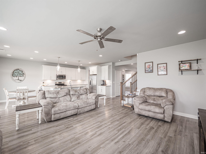 Listing Image 11