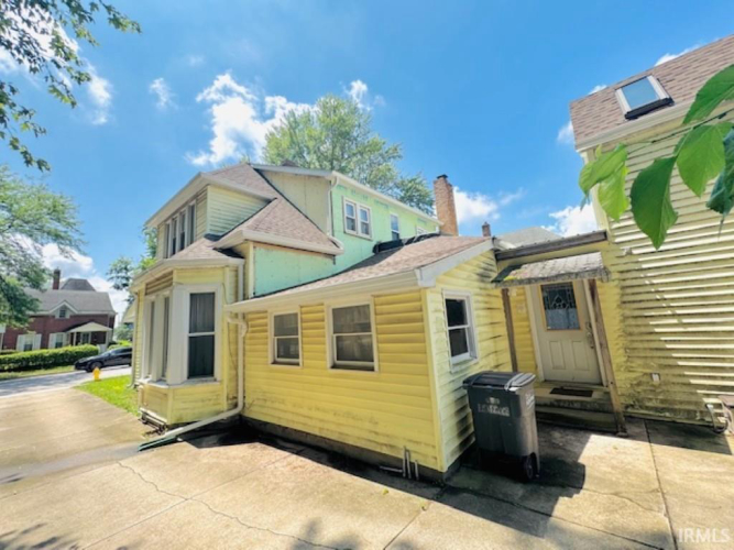 Listing Image 4