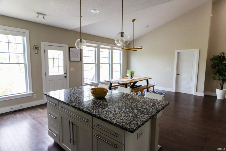 Listing Image 13