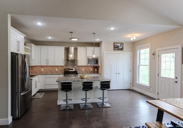Listing Image 9