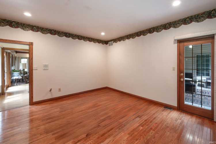 Listing Image 28
