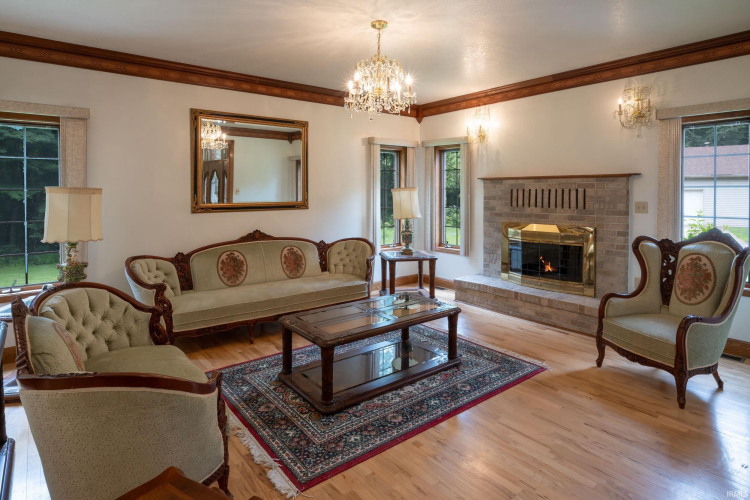 Listing Image 9