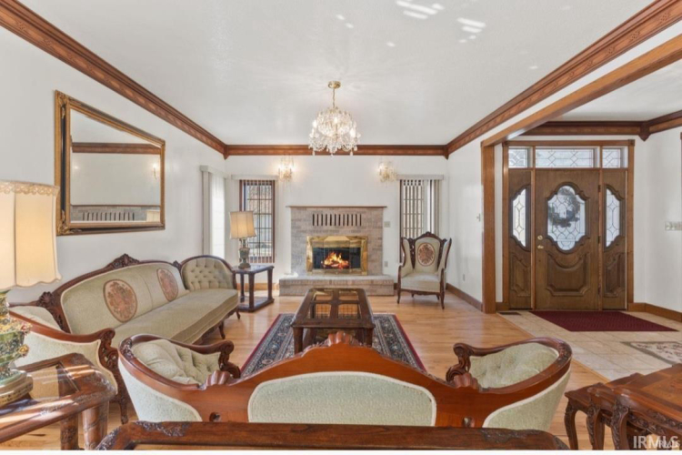 Listing Image 10