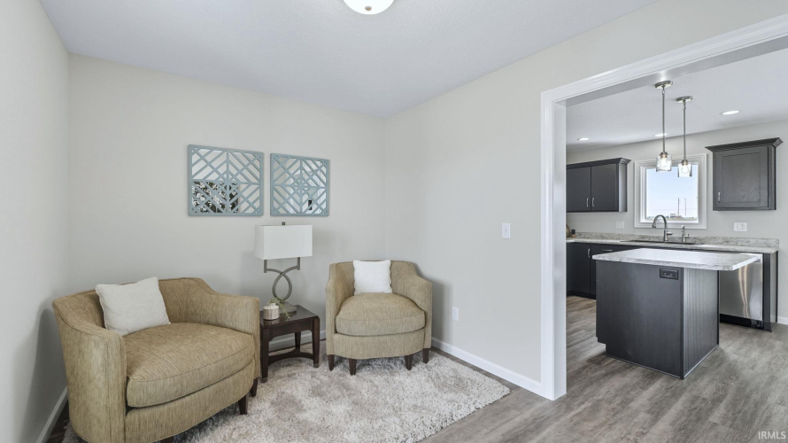 Listing Image 12