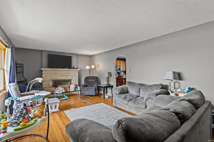 Listing Image 5