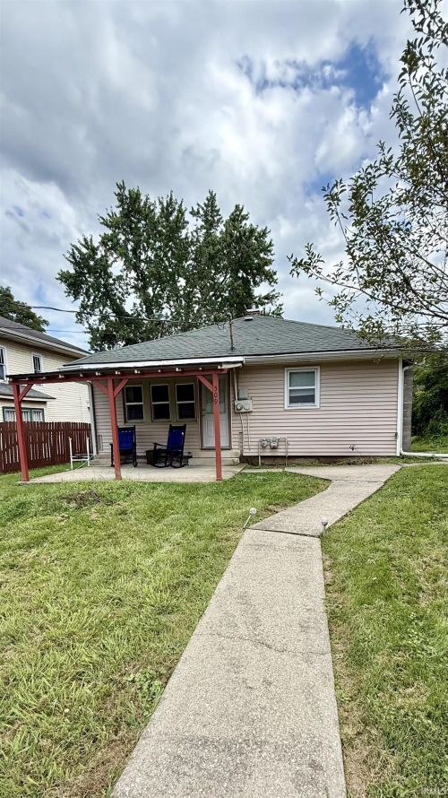Listing Image 4