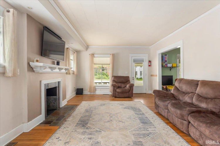 Listing Image 4