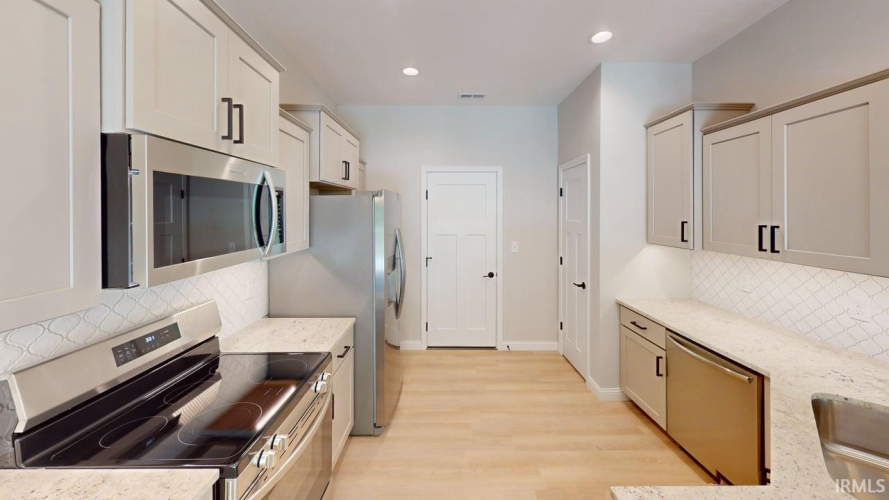Listing Image 11