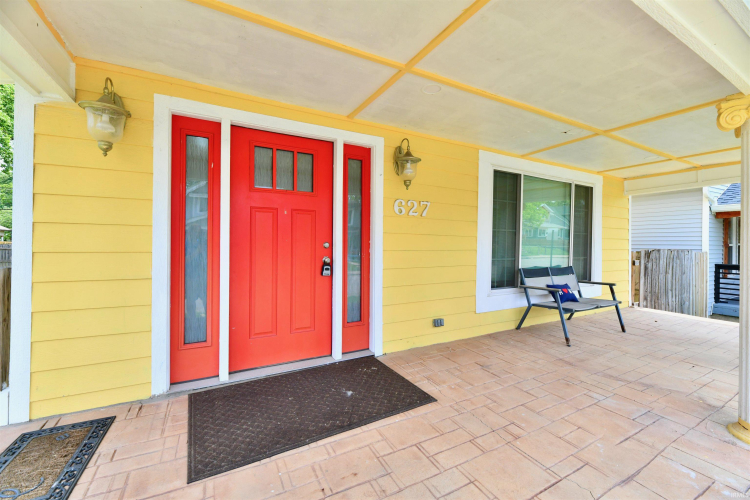 Listing Image 4