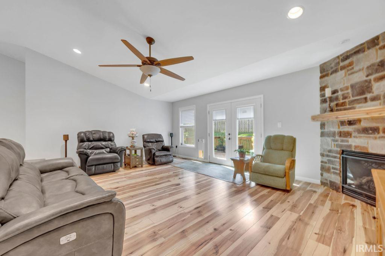 Listing Image 16
