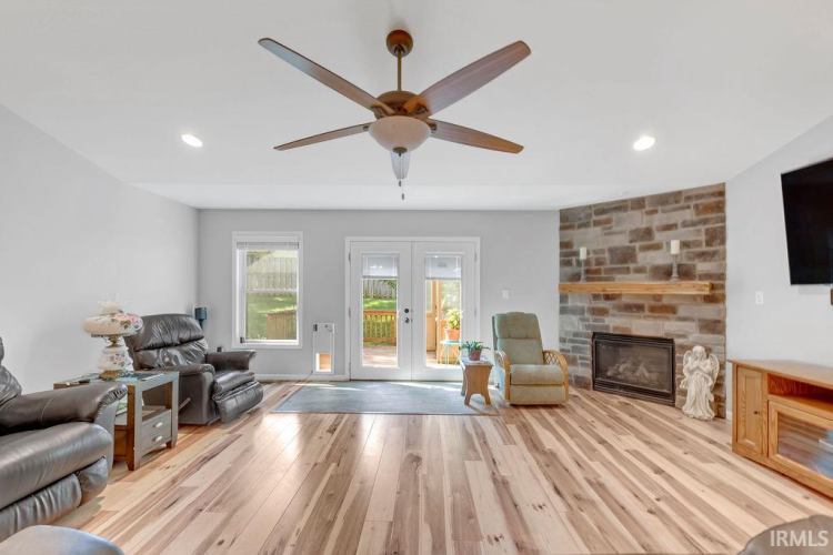 Listing Image 18