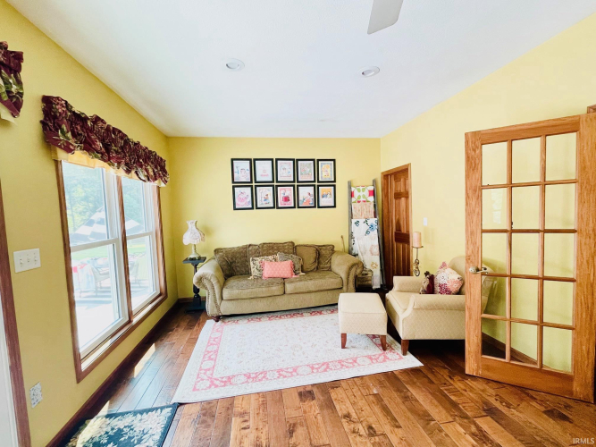 Listing Image 12