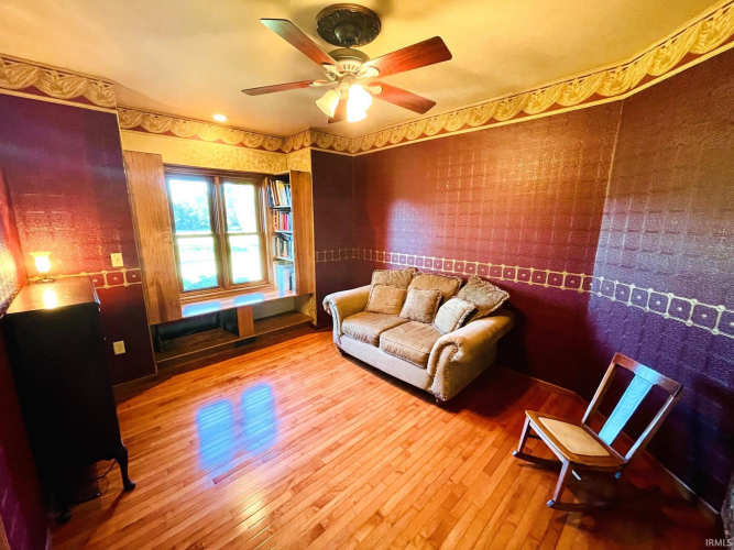 Listing Image 4