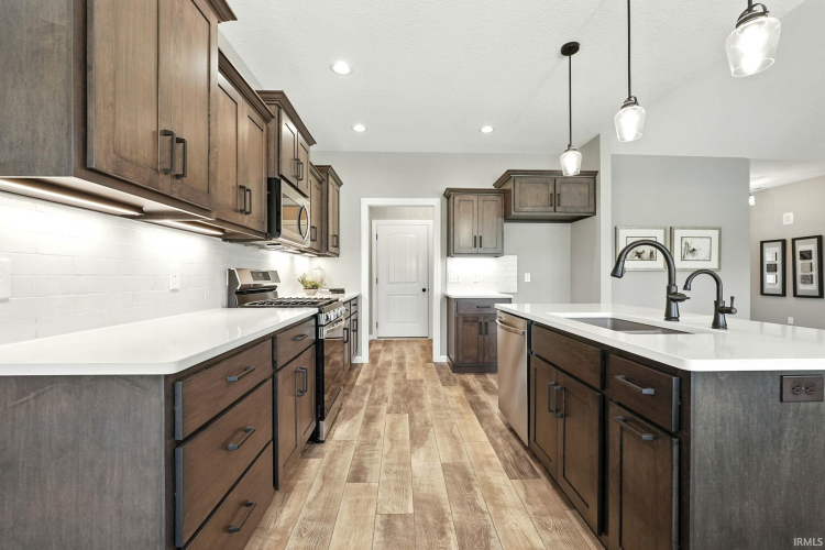 Listing Image 14