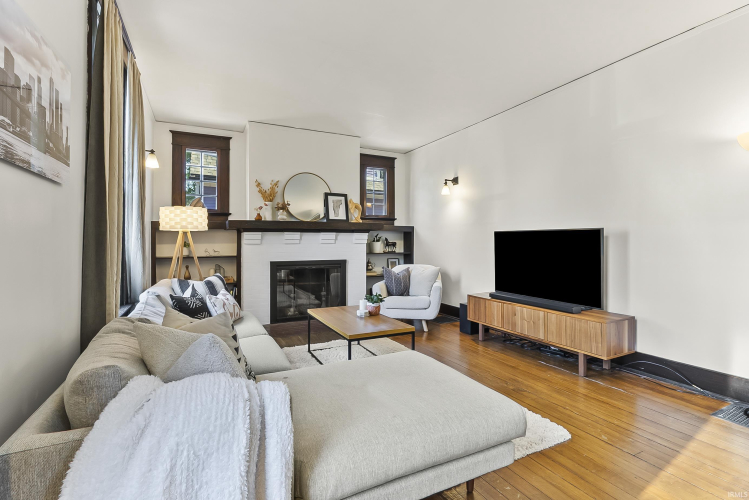 Listing Image 8