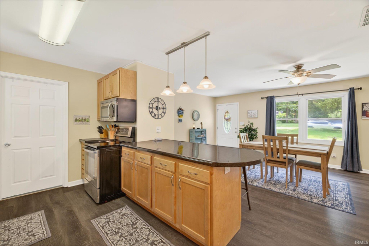 Listing Image 11