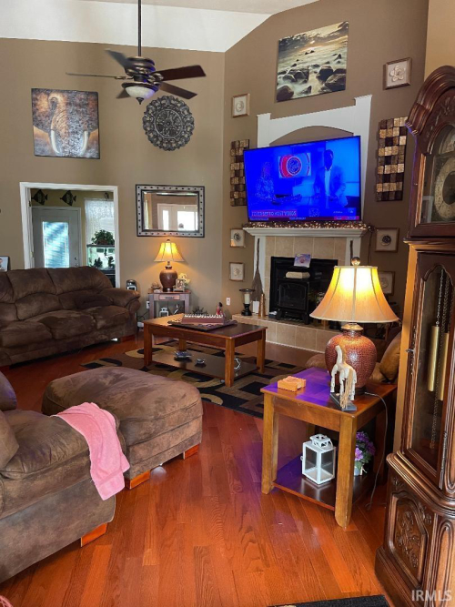 Listing Image 6