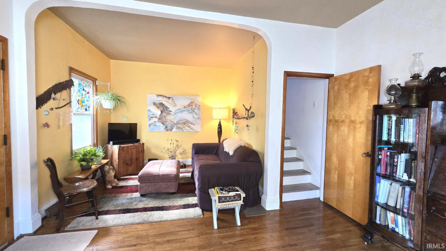 Listing Image 4