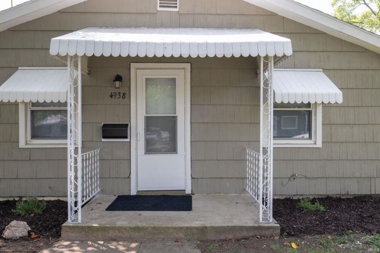 Listing Image 4