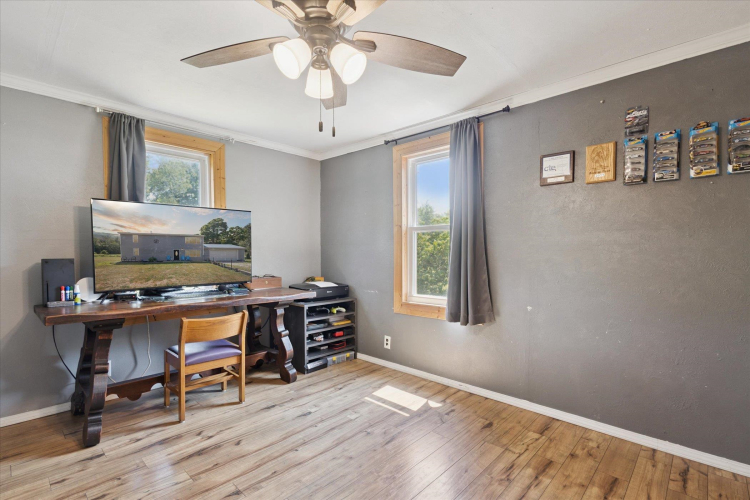 Listing Image 16