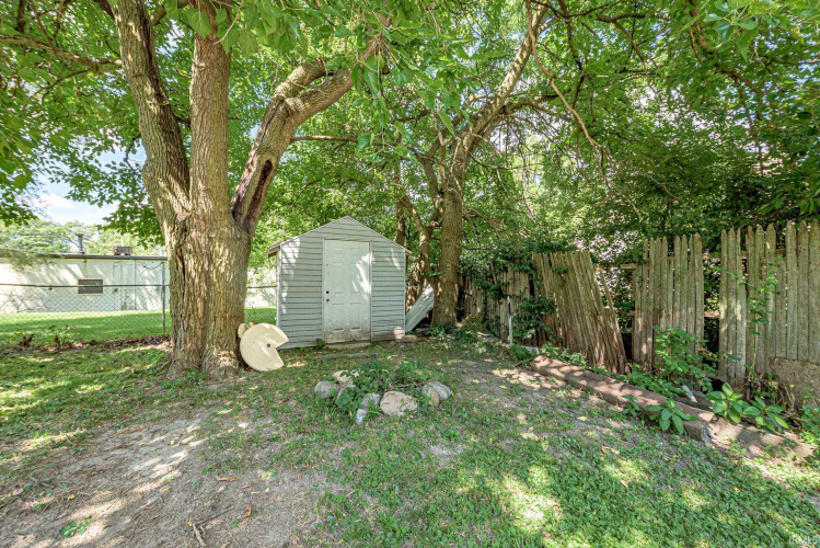 Listing Image 8