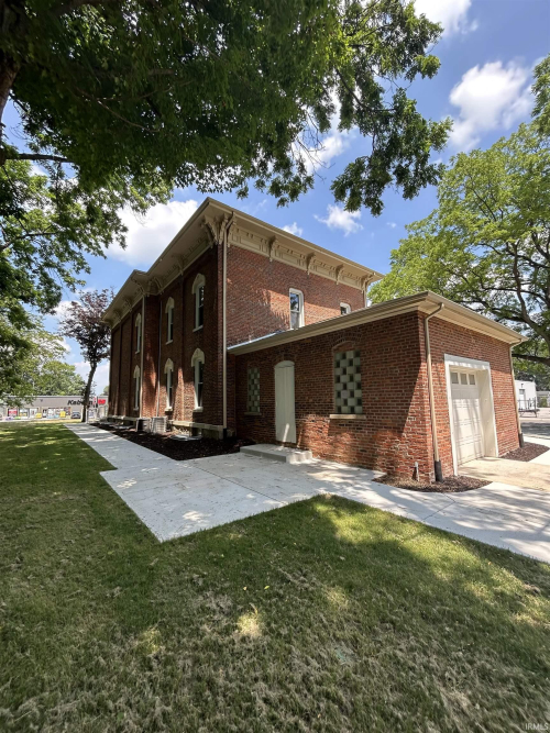 Listing Image 10