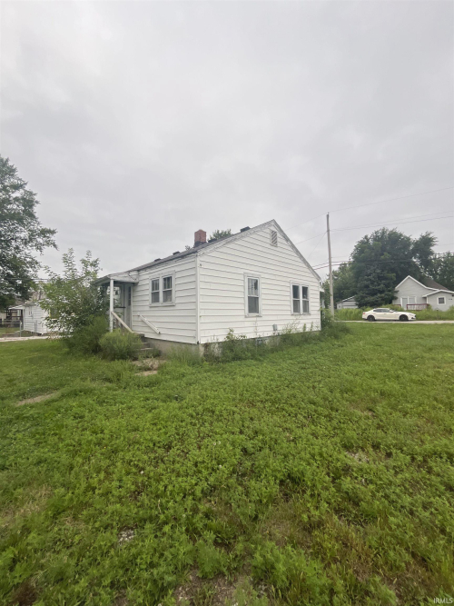 Listing Image 4