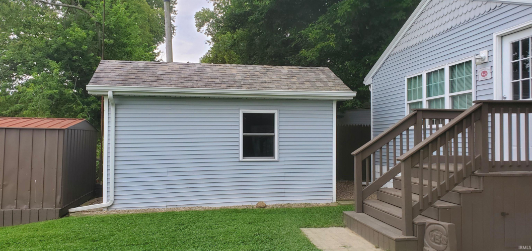 Listing Image 4