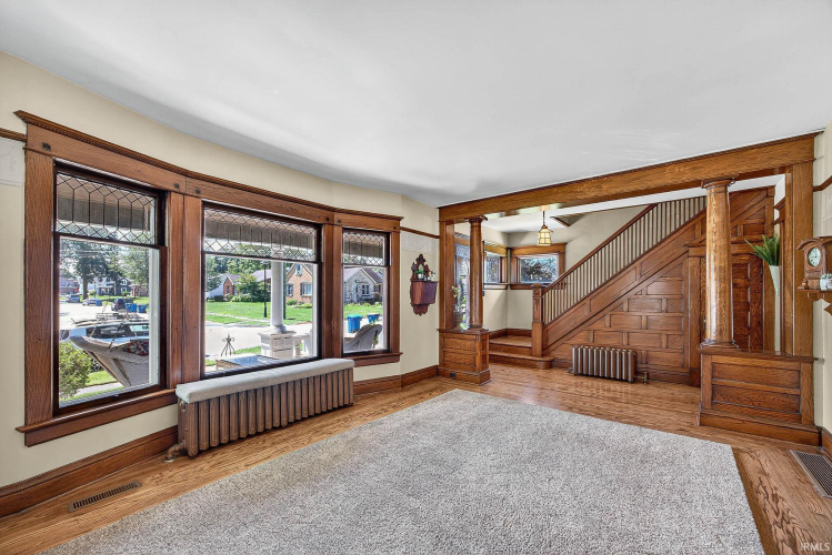 Listing Image 4