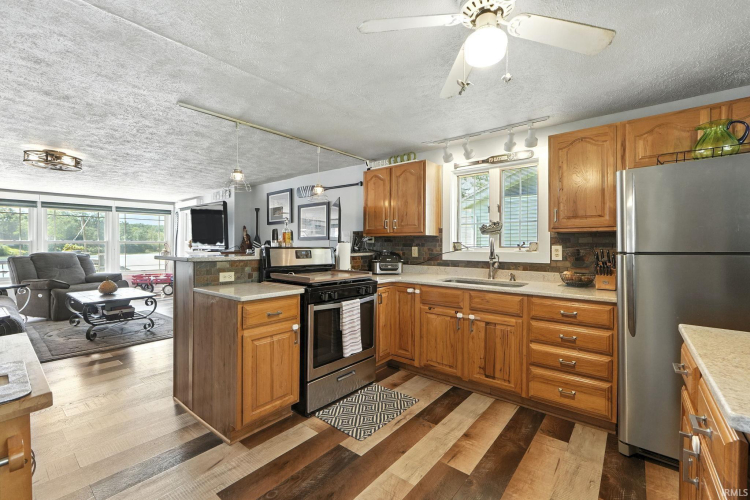 Listing Image 16