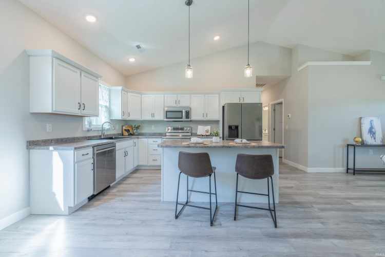 Listing Image 12