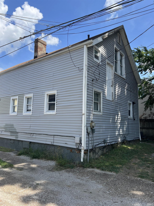 Listing Image 4