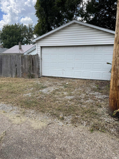 Listing Image 4
