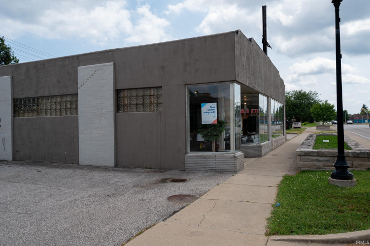 Listing Image 14