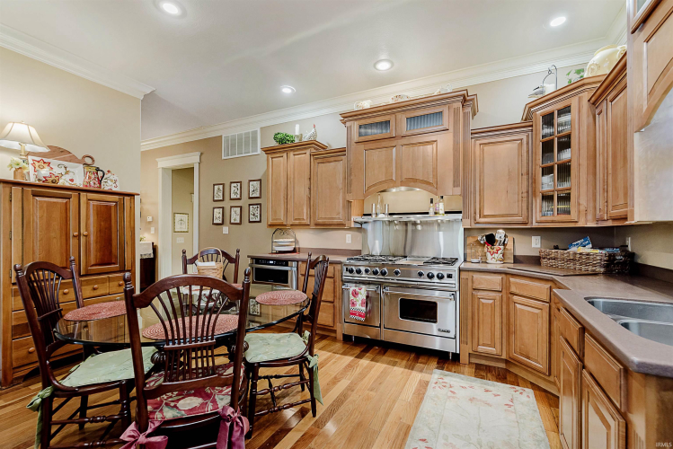 Listing Image 7